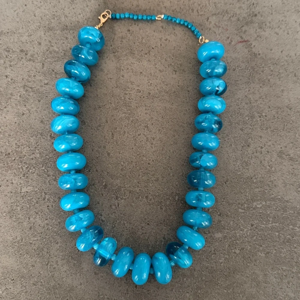 Oversized Beachy Necklace - Picture 3 of 5